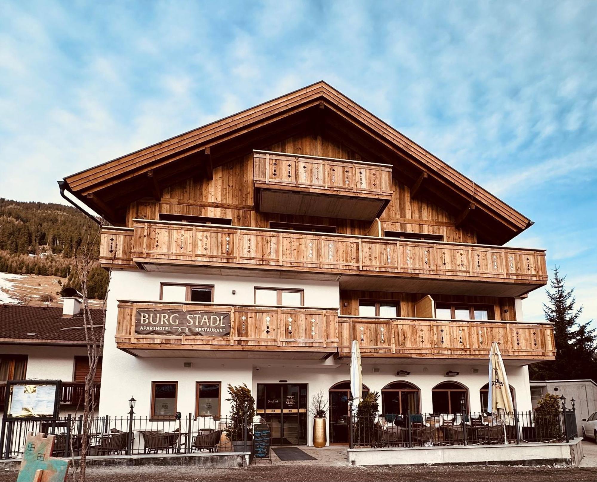 Burgstadl Aparthotel & Restaurant Ladis Exterior photo